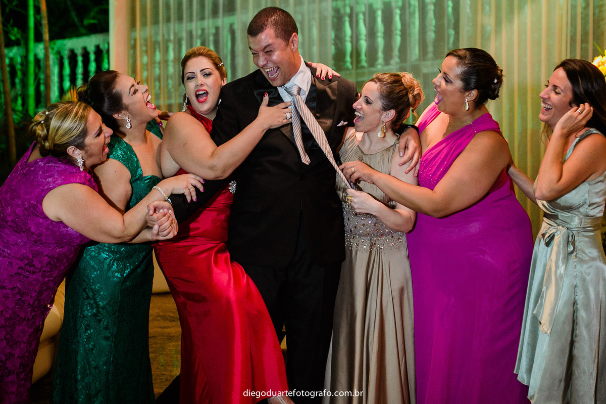 foto das madrinhas e o noivo no casamento rj,  casamento na igreja católica, fotógrafo de casamento RJ, Tijuca, fotógrafo criativo, Rio de janeiro