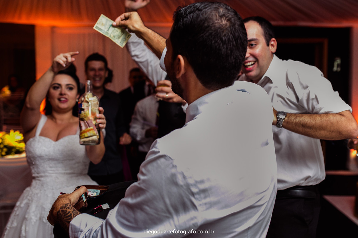 dinheiro da gravata do noivo,  casamento na igreja católica, fotógrafo de casamento RJ, Tijuca, fotógrafo criativo, Rio de janeiro