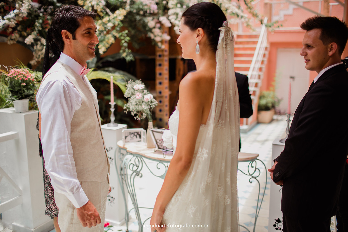 noivo e noiva se olhando de frente, padrinhos, fotógrafo de casamento rj, tijuca, fotógrafo criativo, Rio de janeiro