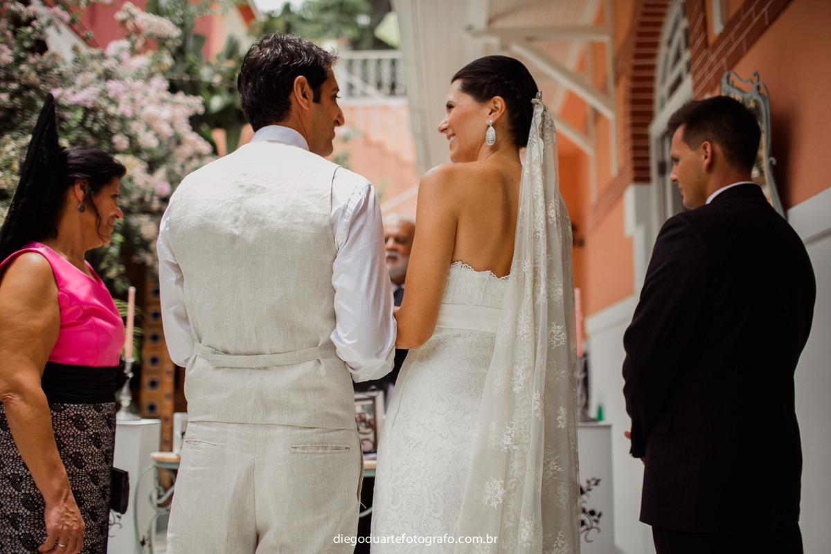 noivos se olhando, mãe do noivo e irmão da noiva, fotógrafo de casamento rj, Tijuca, fotógrafo criativo, Rio de janeiro