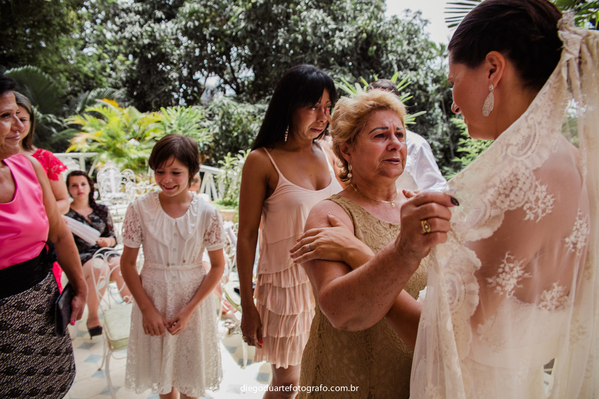 noiva cumprimentando os convidados, cerimônia de dia, casamento de dia, fotógrafo de casamento RJ, Tijuca, fotógrafo criativo, Rio de janeiro