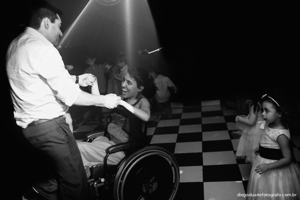 convidados dançando no casamento, daminha dançando, fotografo de casamento rj, rio de janeiro, tijuca, casamento de dia