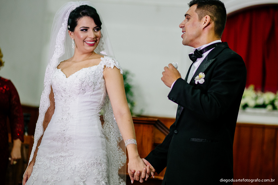noivos de Maos dadas, noivos se olhando, amor, fotografo de casamento rj, rio de janeiro, tijuca, casamento de dia