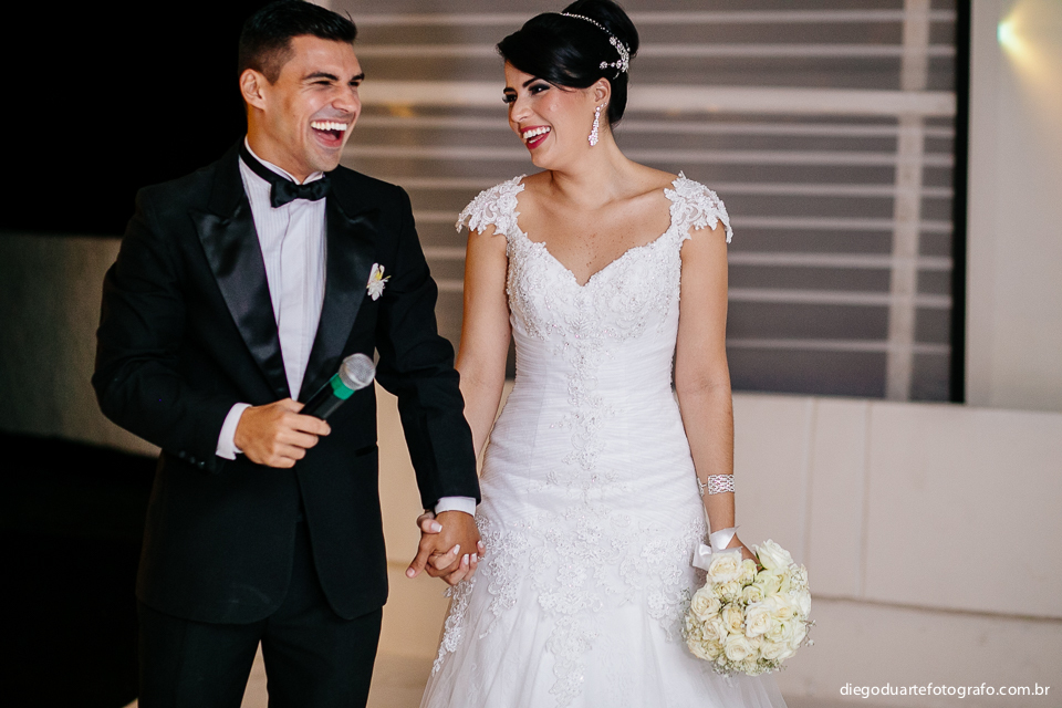 noivos agradecendo a presenca dos convidados na festa de casamento, vestido da noiva, roupa do noivo, bouquet de casamento, fotografo de casamento rj, rio de janeiro, tijuca, casamento de dia