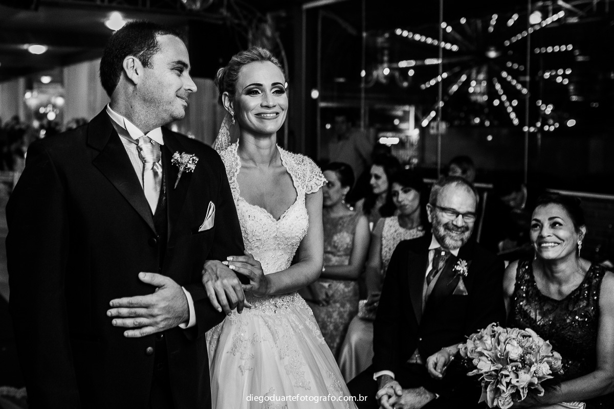 casamento na casa de festa helena moraes, noivos felizes, fotografia de casamento cristao, fotografo de casamento rj, diego duarte fotografo, vestido de noiva, pais da noiva, blog de casamento, blog de noivas 