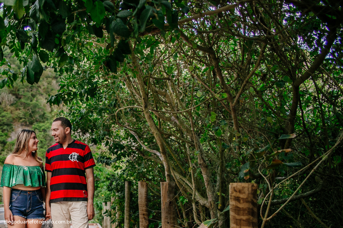 ensaio de casal na praia, ensaio divertido, ensaio na praia, ensaio pre wedding , vou casar, praia da barra da tijuca, prainha, grumari, mengao, flamengo, uma vez flamengo, casal flamenguista, raca rubro negra, ensaio de casal flamenguista, sou flamengo
