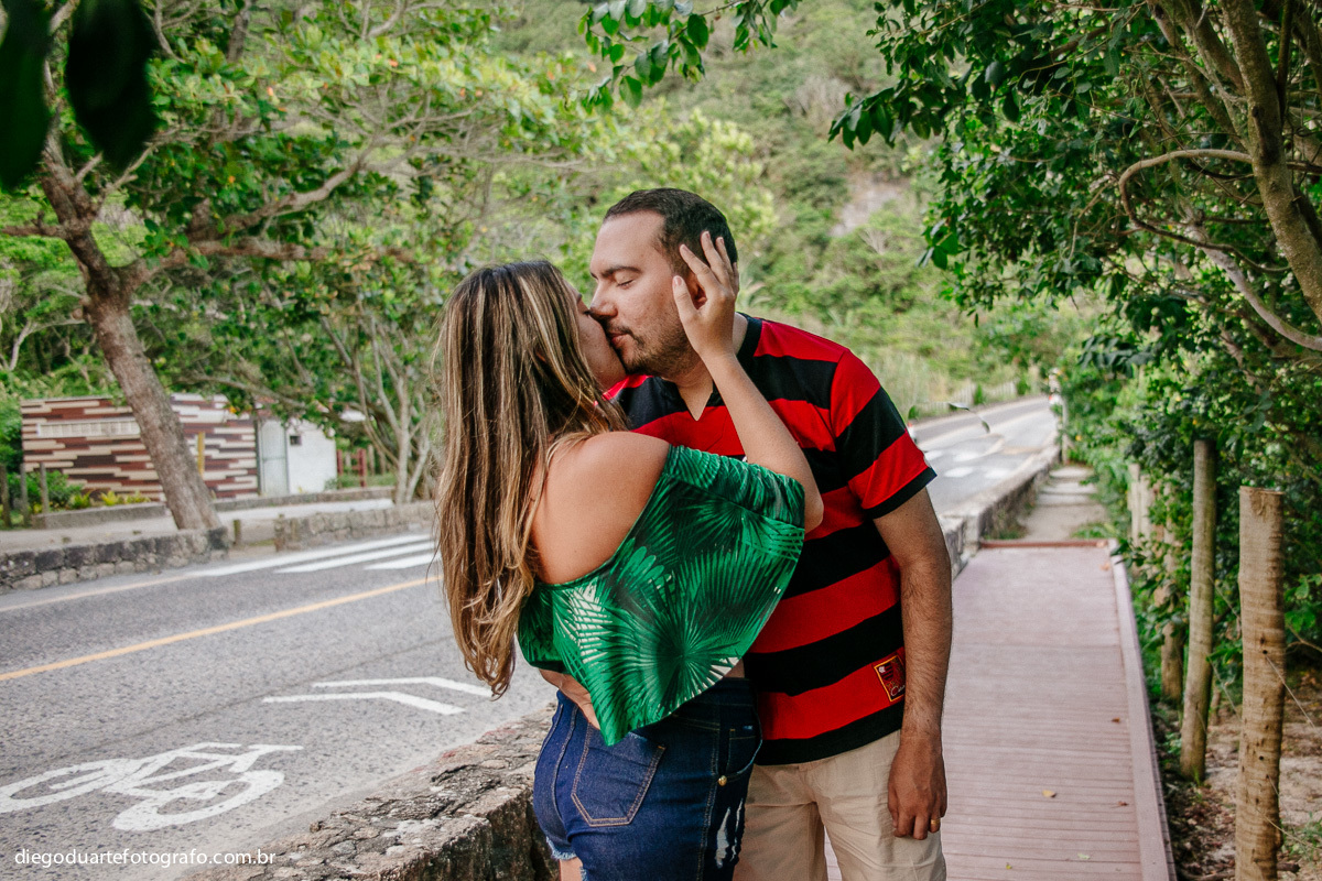 ensaio de casal na praia, ensaio divertido, ensaio na praia, ensaio pre wedding , vou casar, praia da barra da tijuca, prainha, grumari, mengao, flamengo, uma vez flamengo, casal flamenguista, raca rubro negra, ensaio de casal flamenguista, sou flamengo