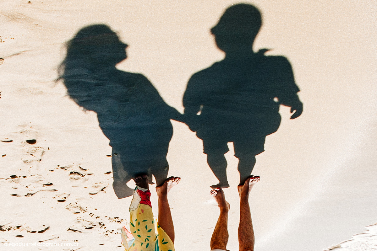 ensaio de casal na praia, ensaio divertido, ensaio na praia, ensaio pre wedding , vou casar, praia da barra da tijuca, prainha, grumari, foto de ensaio