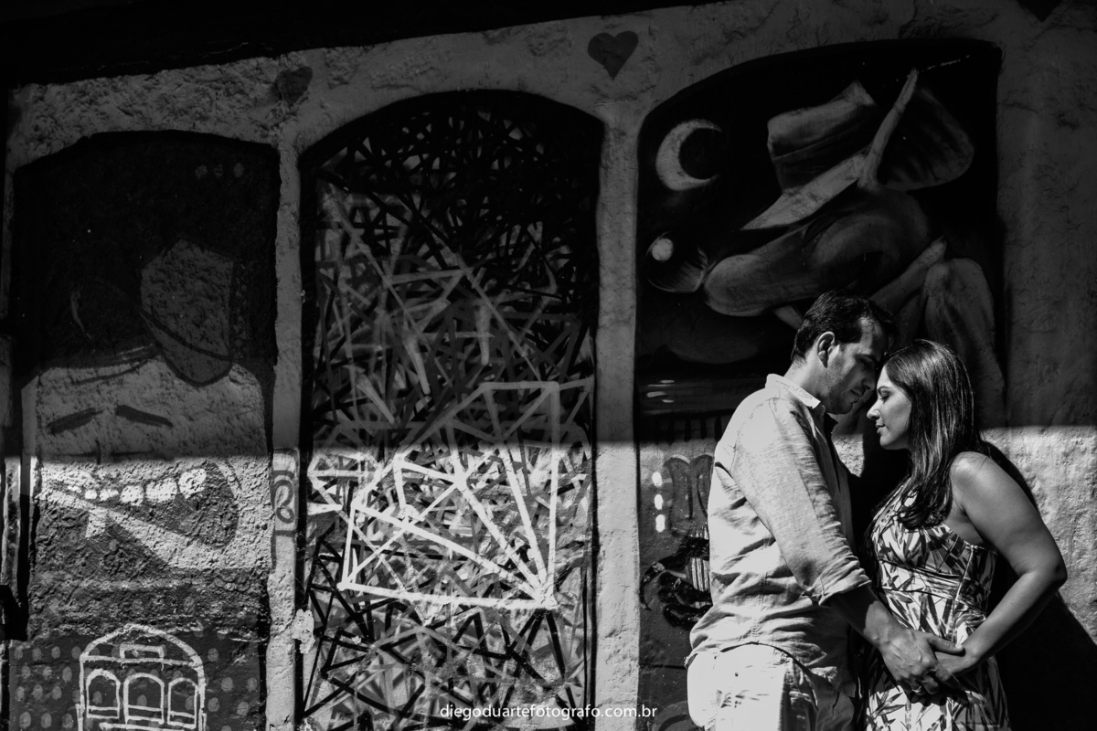 ensaio de casal em santa teresa, ensaio pre wedding, grafite em santa teresa, passeio romantico