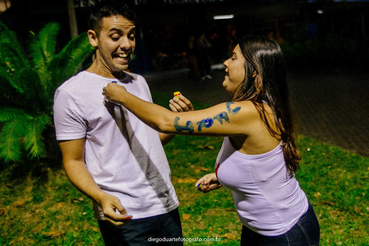ensaio pre wedding, ensaio de casal, ufrj, ilha do governador, diego duarte fotografo, ensaio romantico, historia de amor, ensaio onde nos conhecemos, corredores da ufrj, centro de tecnologia da ufrj, sala de aula, professores de fisica, historia de amor