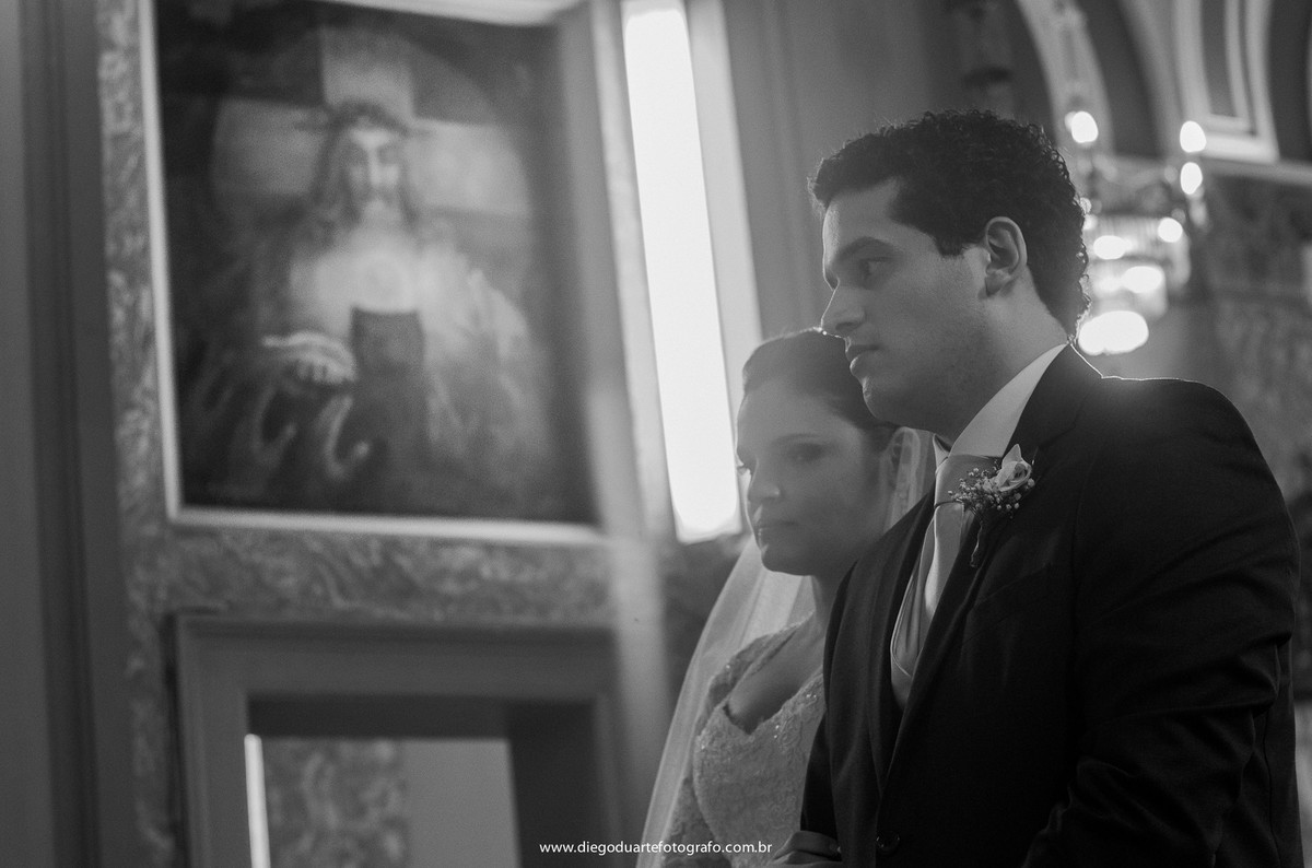 foto dos noivos no altar, noivos com jesus, noivos abençoados, cerimônia de casamento, igreja evangélica,  casamento na igreja cristã, fotógrafo de casamento RJ, Tijuca, fotógrafo criativo, Rio de janeiro
