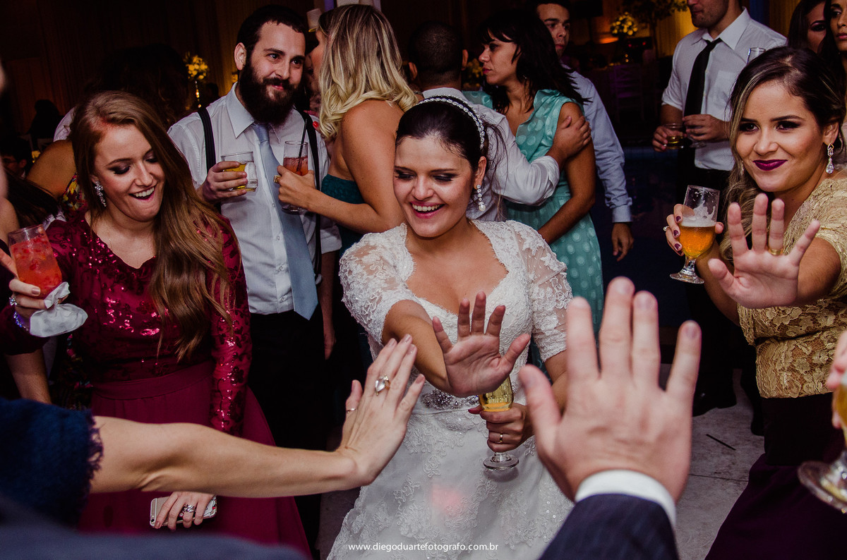 casamento animado, pista de dança bombando no casamento, casa de festa vila cabral, cerimônia de casamento, igreja evangélica,  casamento na igreja cristã, fotógrafo de casamento RJ, Tijuca, fotógrafo criativo, Rio de janeiro