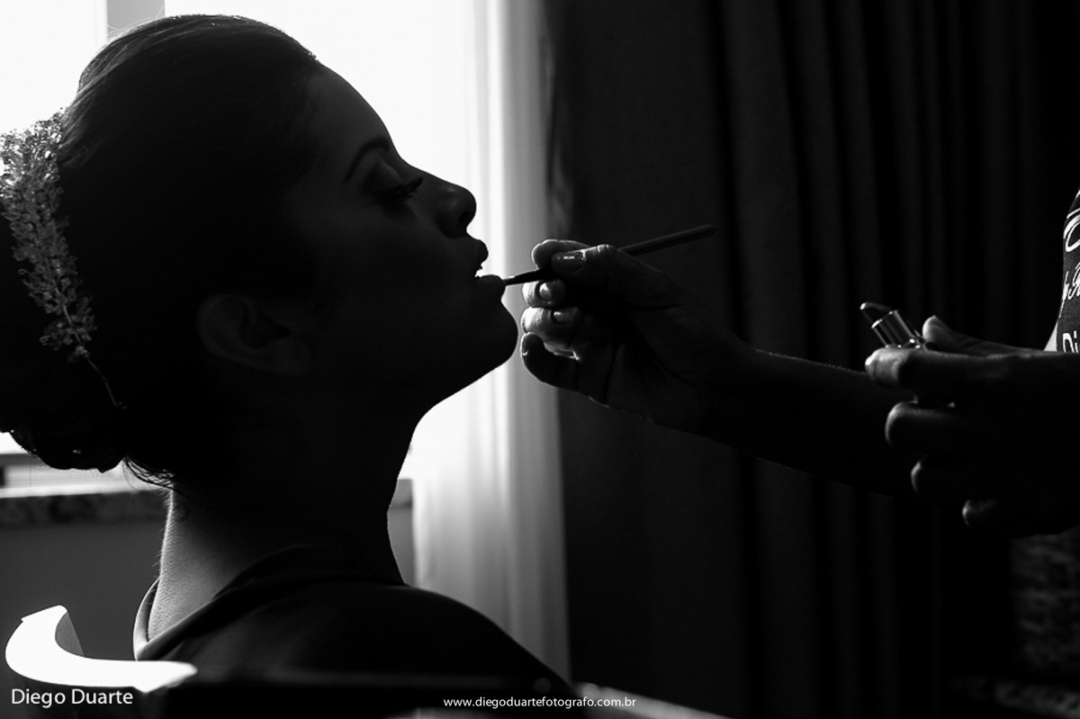 foto do making of da noiva, maquiagem para noiva, foto de casamento, foto p&b, cerimônia de casamento, igreja evangélica,  casamento na igreja cristã, fotógrafo de casamento RJ, Tijuca, fotógrafo criativo, Rio de janeiro