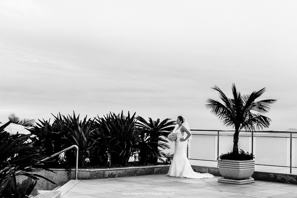 foto da noiva no making of, noiva linda, noiva pronta na cobertura do hotel, cerimônia de casamento, igreja evangélica,  casamento na igreja cristã, fotógrafo de casamento RJ, Tijuca, fotógrafo criativo, Rio de janeiro