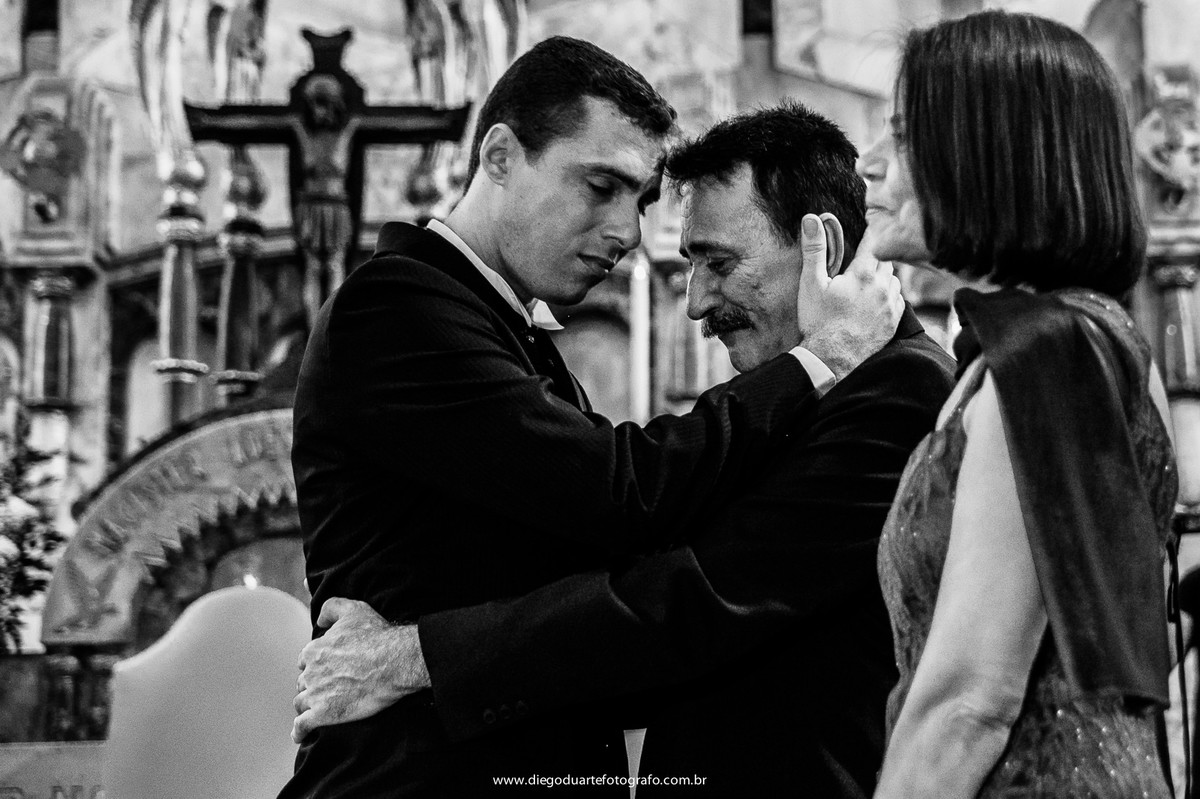 carinho do noivo com o pai, igreja evangélica,  casamento na igreja cristã, fotógrafo de casamento RJ, Tijuca, fotógrafo criativo, Rio de janeiro
