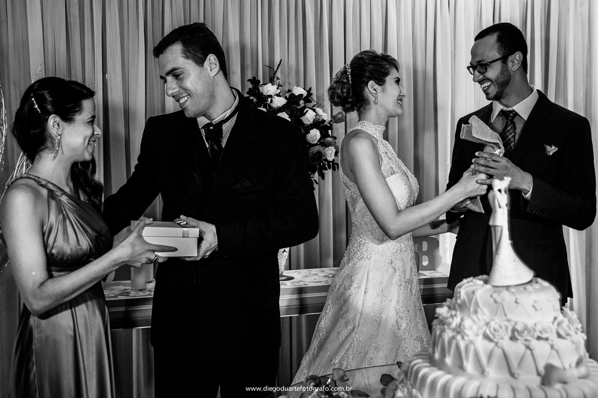 noivos com padrinhos, lembranca para padrinhos, igreja evangélica,  casamento na igreja cristã, fotógrafo de casamento RJ, Tijuca, fotógrafo criativo, Rio de janeiro