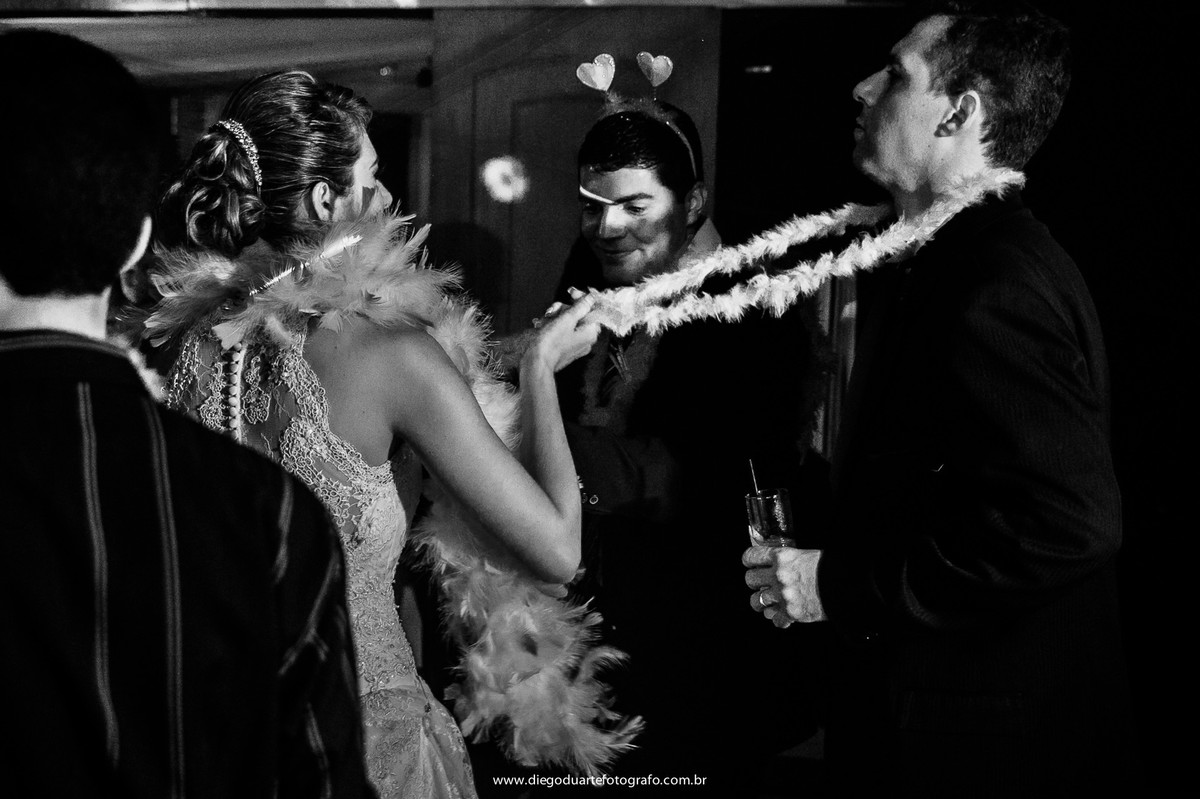 dancando com os noivos, festa de casamento, vestido de noiva, igreja evangélica,  casamento na igreja cristã, fotógrafo de casamento RJ, Tijuca, fotógrafo criativo, Rio de janeiro