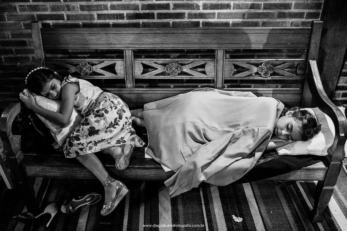 crianças dormindo na festa de casamento, igreja evangélica,  casamento na igreja cristã, fotógrafo de casamento RJ, Tijuca, fotógrafo criativo, Rio de janeiro