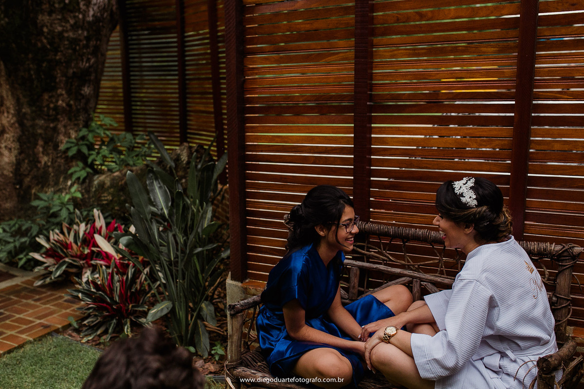 mae e filha no making of, noiva linda, igreja evangélica,  casamento na igreja cristã, fotógrafo de casamento RJ, Tijuca, fotógrafo criativo, Rio de janeiro