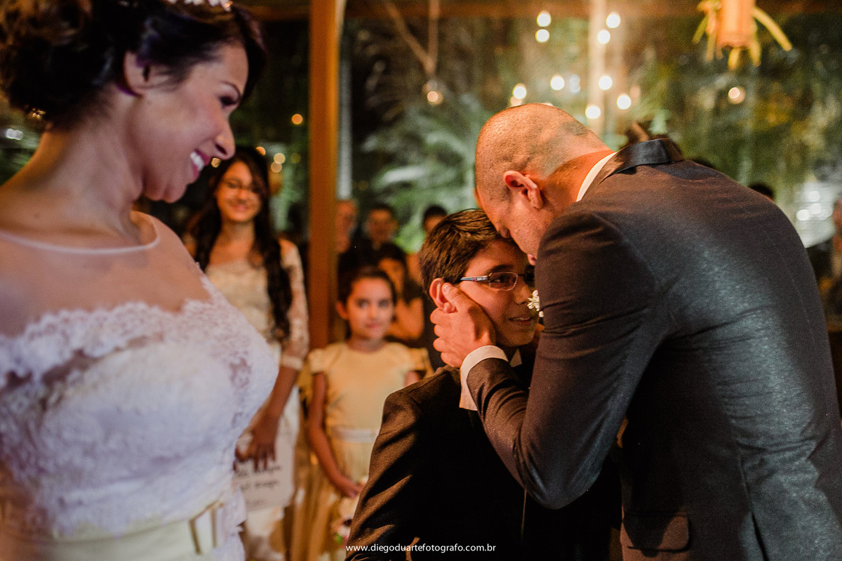 noiva feliz, noivos no altar, igreja evangélica,  casamento na igreja cristã, fotógrafo de casamento RJ, Tijuca, fotógrafo criativo, Rio de janeiro