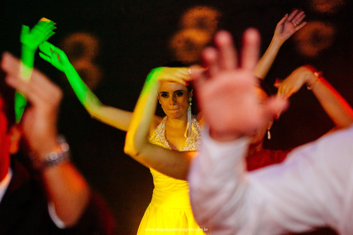 noiva dancando, casamento divertido, igreja evangélica,  casamento na igreja cristã, fotógrafo de casamento RJ, Tijuca, fotógrafo criativo, Rio de janeiro