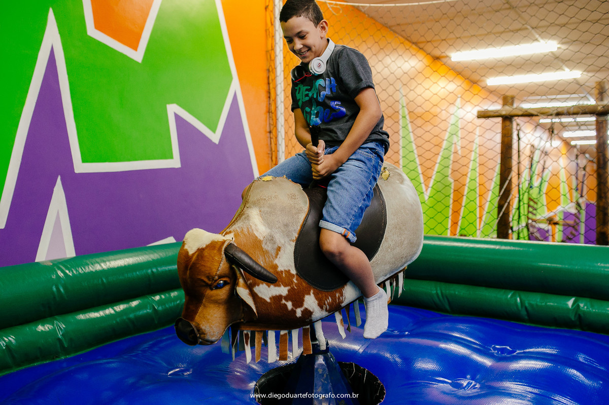 roupa da branca de neve, personagem vivo, festa de um ano, decoracao branca de neve, fotografia infantil, branca de neve, fotografo infantil, casa de festa na tiuca, mesa da branca de neve, casa de festa festarte, 