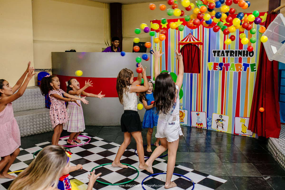 roupa da branca de neve, personagem vivo, festa de um ano, decoracao branca de neve, fotografia infantil, branca de neve, fotografo infantil, casa de festa na tiuca, mesa da branca de neve, casa de festa festarte, 