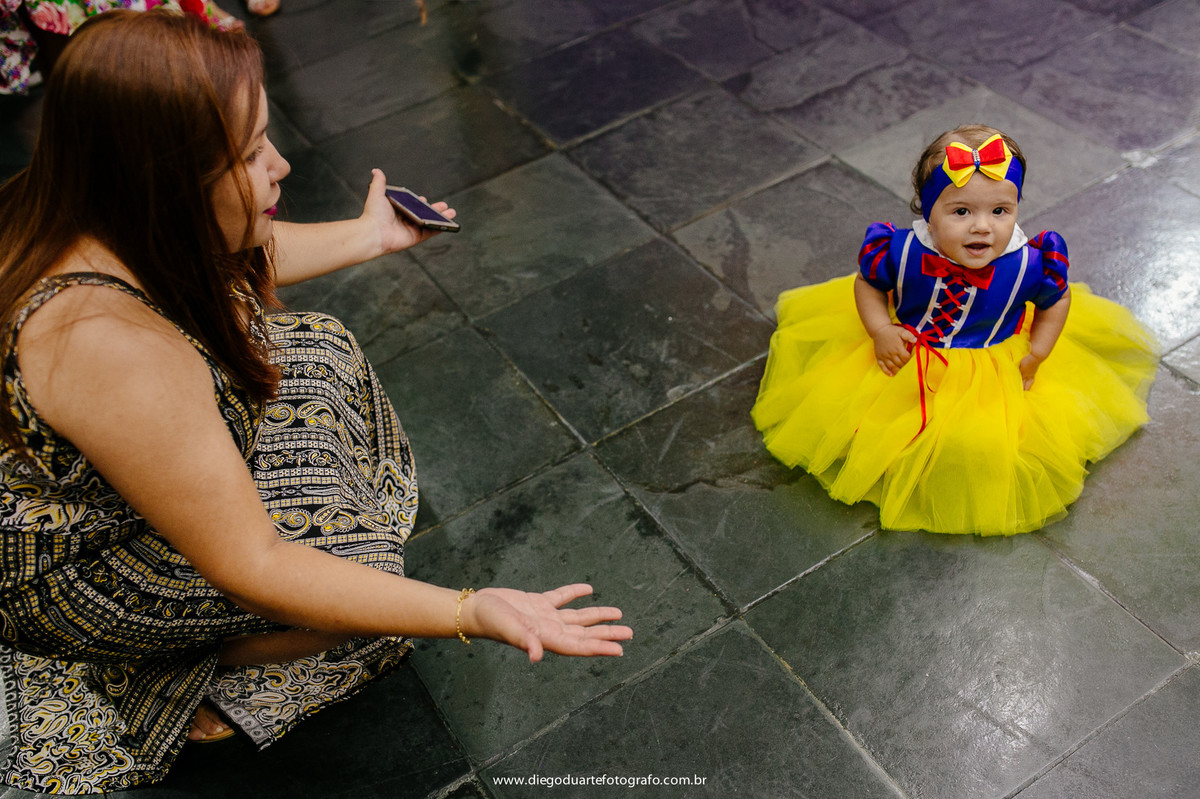 roupa da branca de neve, personagem vivo, festa de um ano, decoracao branca de neve, fotografia infantil, branca de neve, fotografo infantil, casa de festa na tiuca, mesa da branca de neve, casa de festa festarte, 