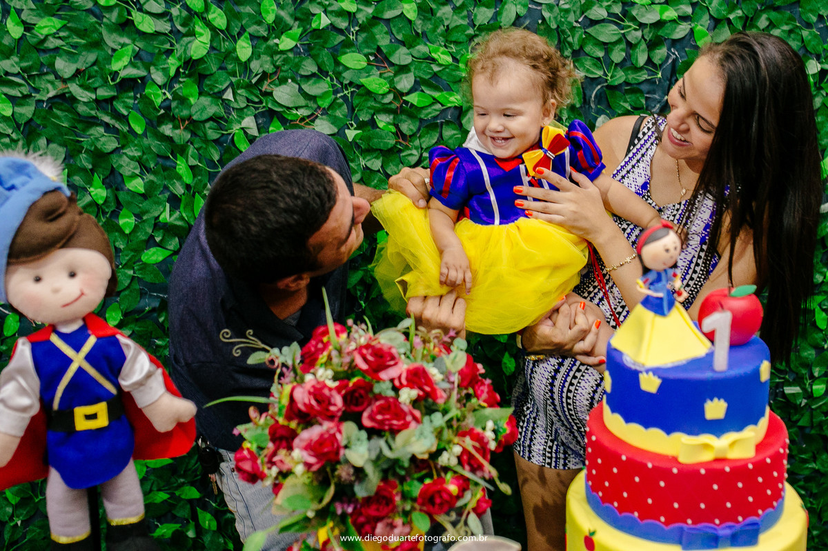 roupa da branca de neve, personagem vivo, festa de um ano, decoracao branca de neve, fotografia infantil, branca de neve, fotografo infantil, casa de festa na tiuca, mesa da branca de neve, casa de festa festarte, 