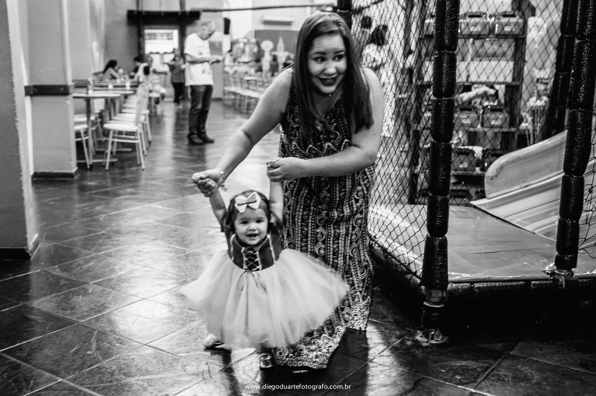 roupa da branca de neve, personagem vivo, festa de um ano, decoracao branca de neve, fotografia infantil, branca de neve, fotografo infantil, casa de festa na tiuca, mesa da branca de neve, casa de festa festarte, 