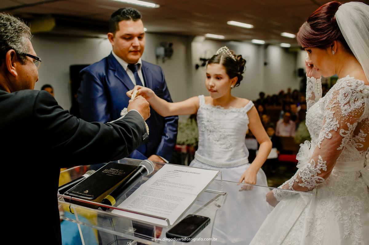 noiva chorando, vestido de noiva, noivos,  casamento na igreja católica, fotógrafo de casamento RJ, Tijuca, fotógrafo criativo, Rio de janeiro