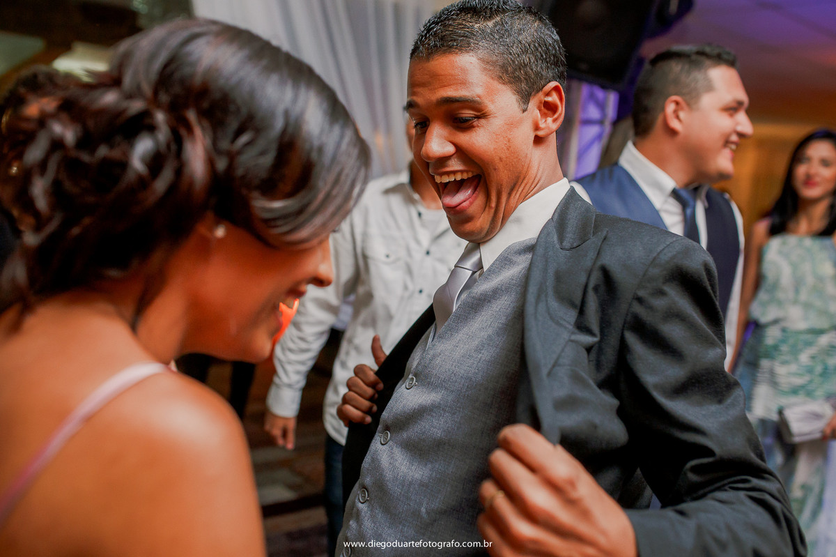 convidados dançando no casamento, igreja evangélica,  casamento na igreja cristã, fotógrafo de casamento RJ, Tijuca, fotógrafo criativo, Rio de janeiro