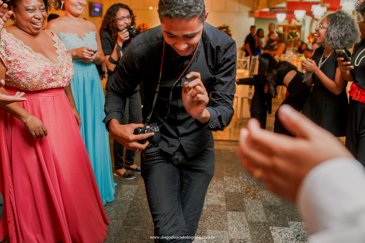 fotografo dançando no casamento, igreja evangélica,  casamento na igreja cristã, fotógrafo de casamento RJ, Tijuca, fotógrafo criativo, Rio de janeiro