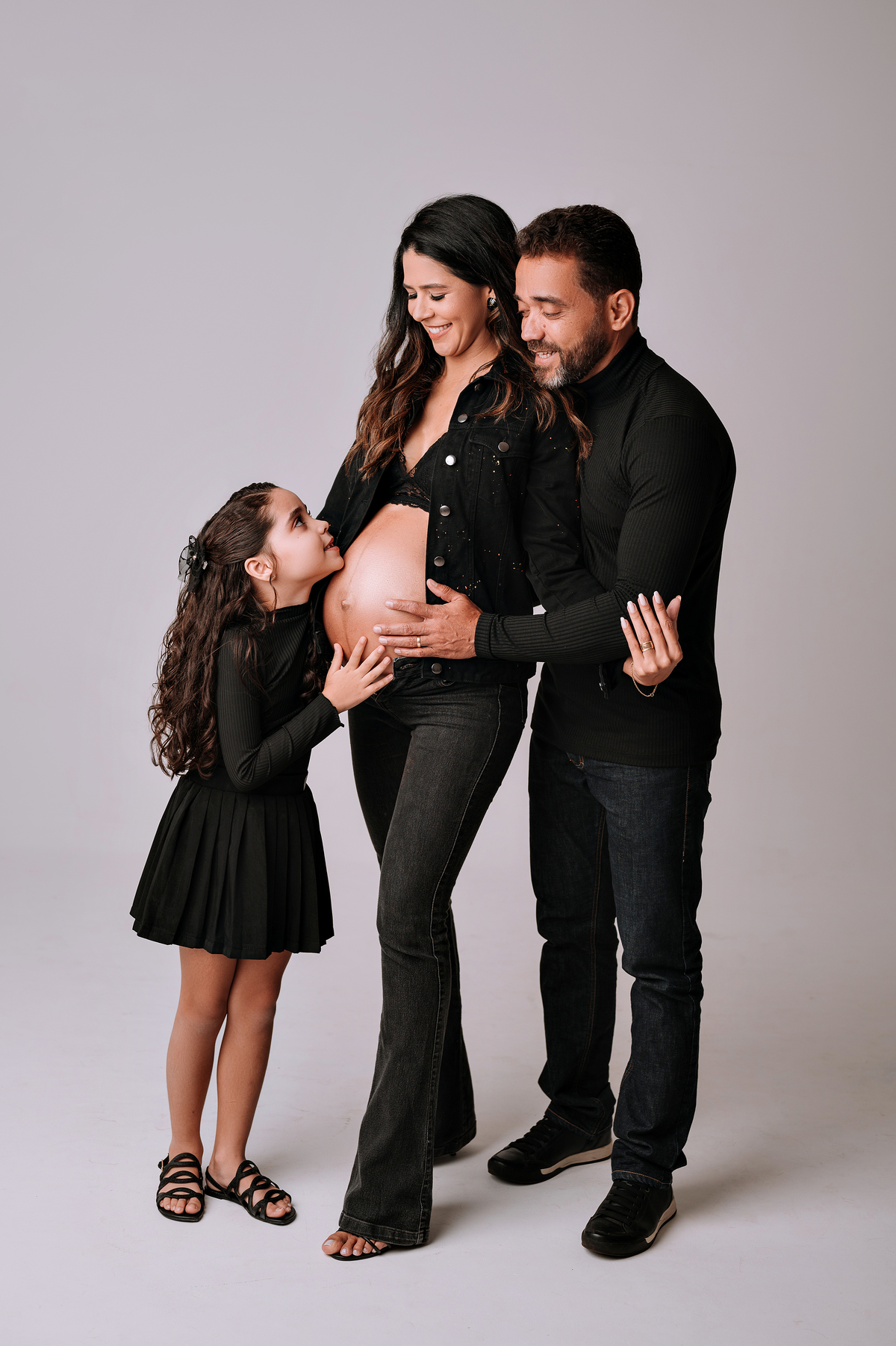ensaio gestante em  família. Fotografia look preto