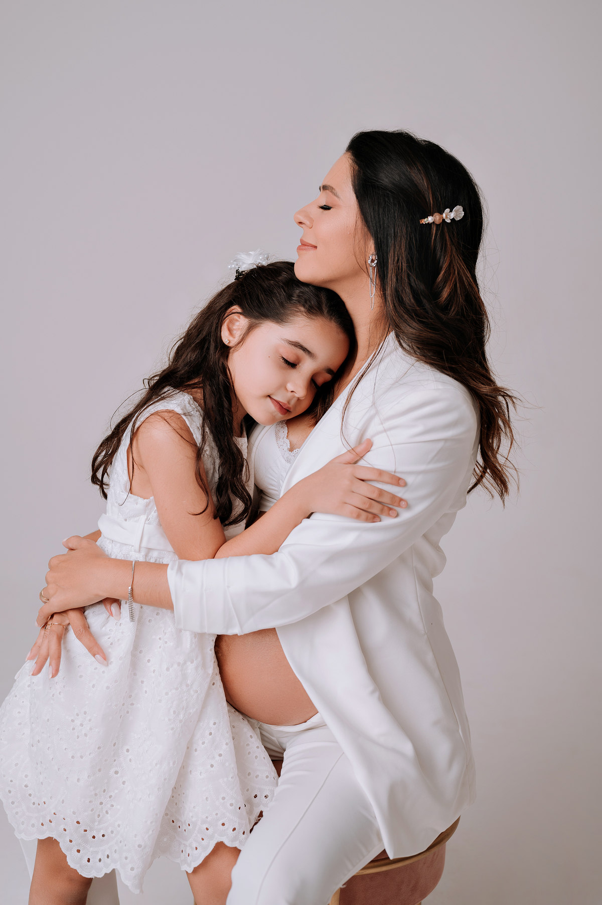 Ensaio gestante estúdio, mãe e filha. adriana kleine fotografias Imperatriz MA. blazer branco