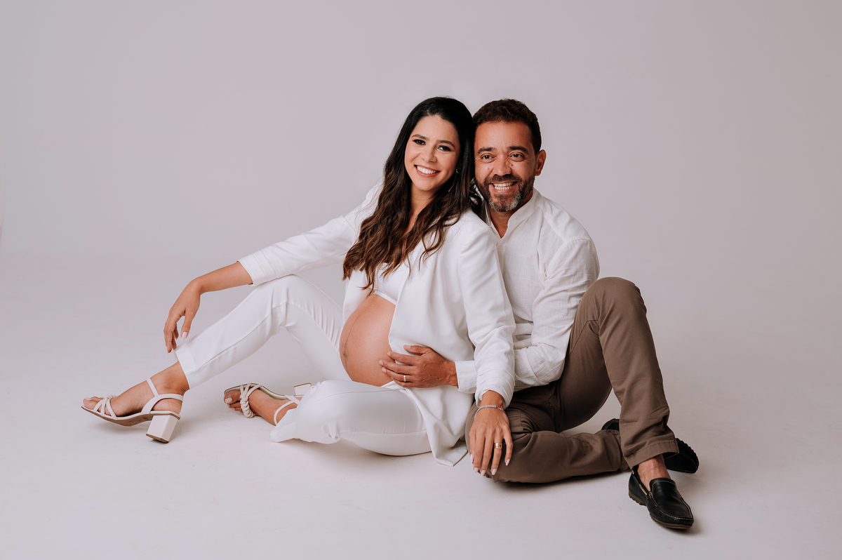 ensaio gestante em estudio, foto casal. adriana kleine fotografias Imperatriz MA 