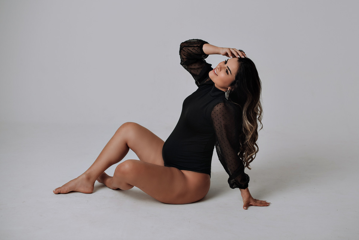 Ensaio gestante. fundo infinito em estúdio,fotos com bory. adriana kleine fotografias Imperatriz MA