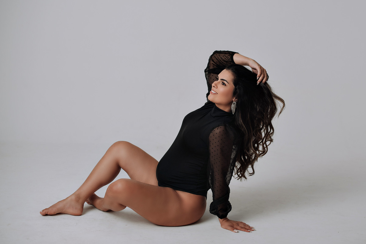 Ensaio gestante, fundo infinito em estúdio,fotos com bory. adriana kleine fotografias Imperatriz MA