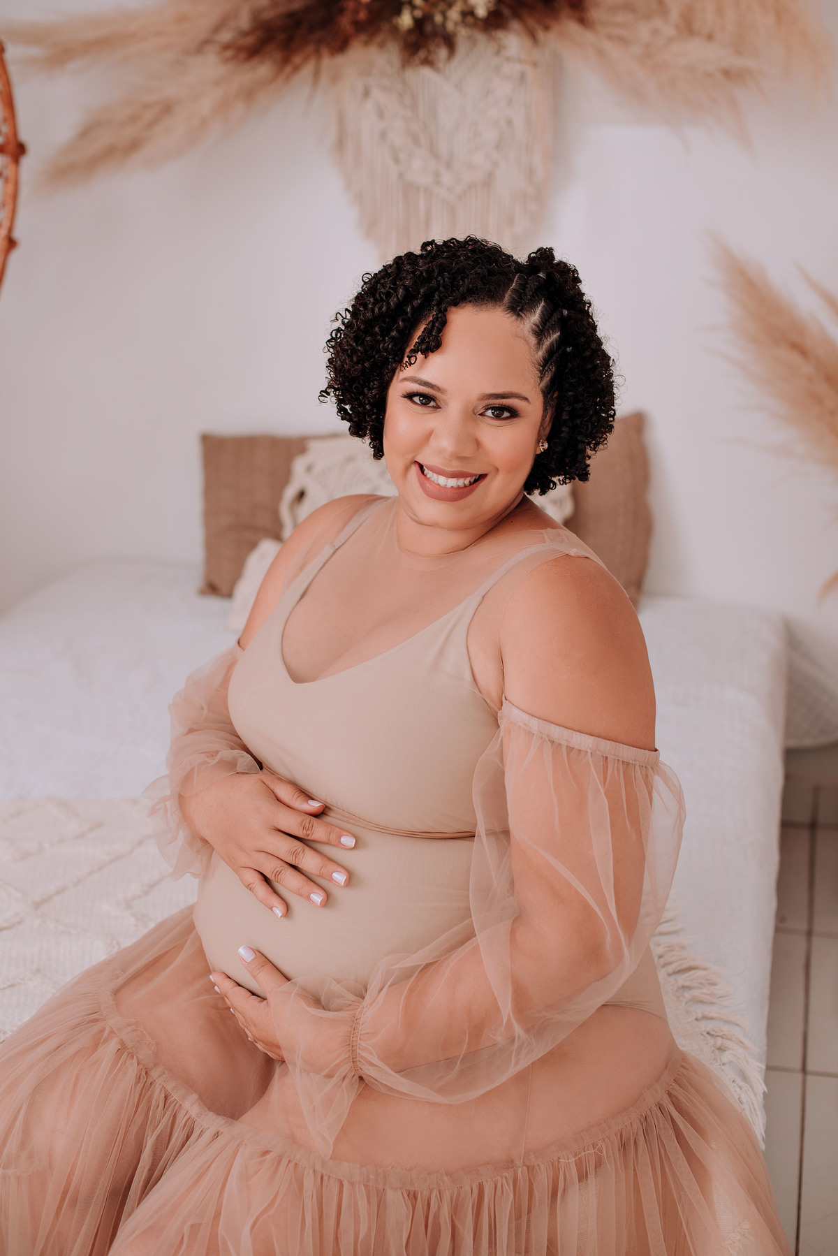 ensaio gestante boho cenário quarto, com akleine fotografias, fotógrafa em estúdio.