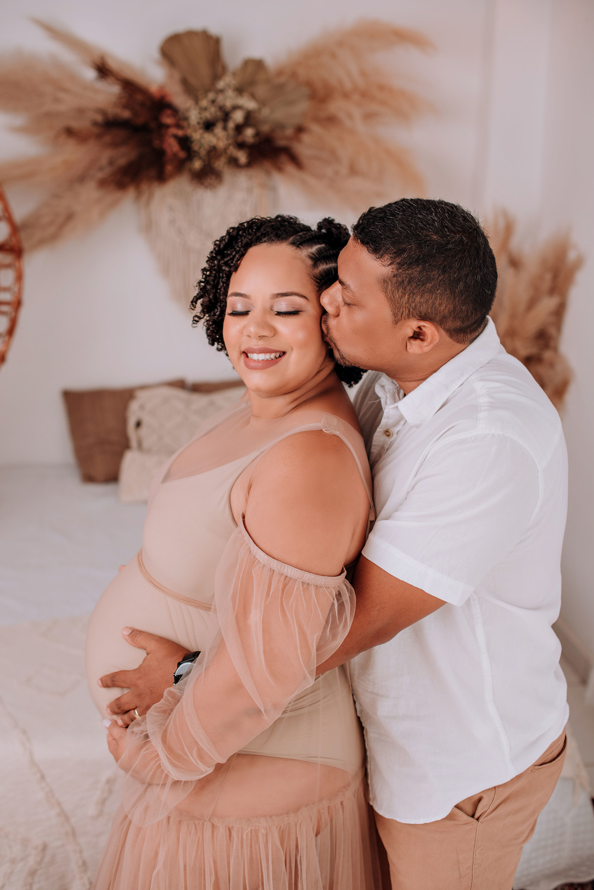 ensaio gestante boho cenário quarto, com akleine fotografias, fotógrafa em estúdio.