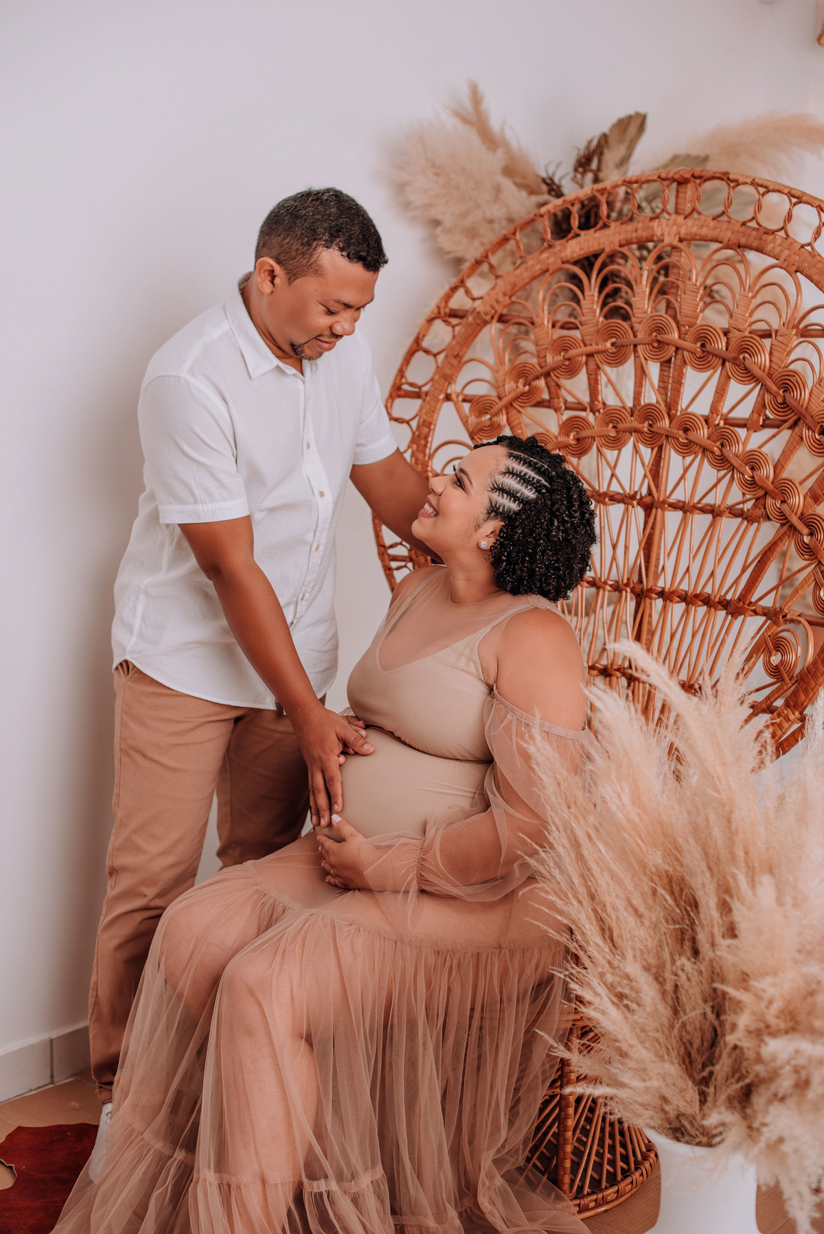 ensaio gestante boho cenário quarto, com akleine fotografias, fotógrafa em estúdio.