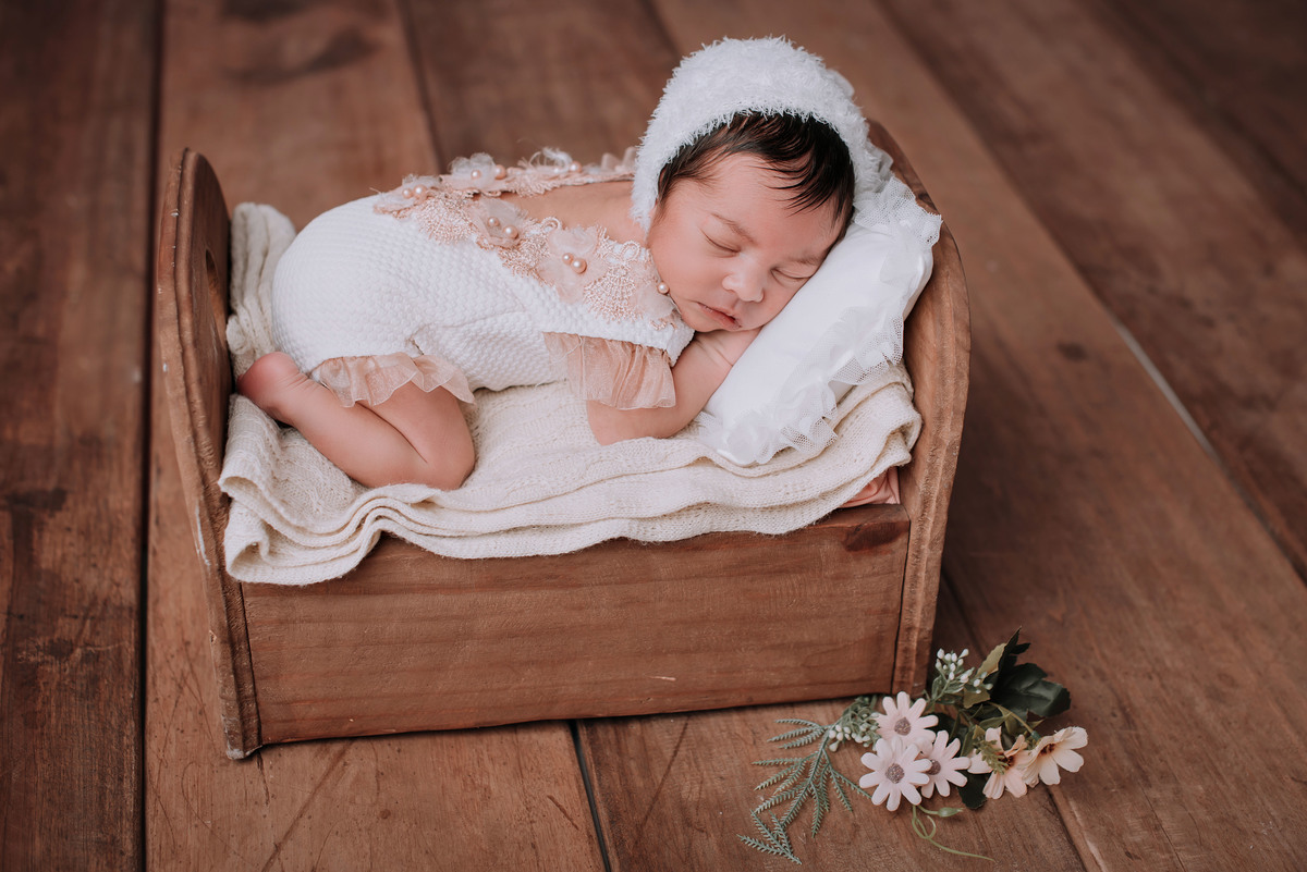 ensaio newborn estúdio menina no prop bercinho, akleine fotografias, Imperatriz MA.