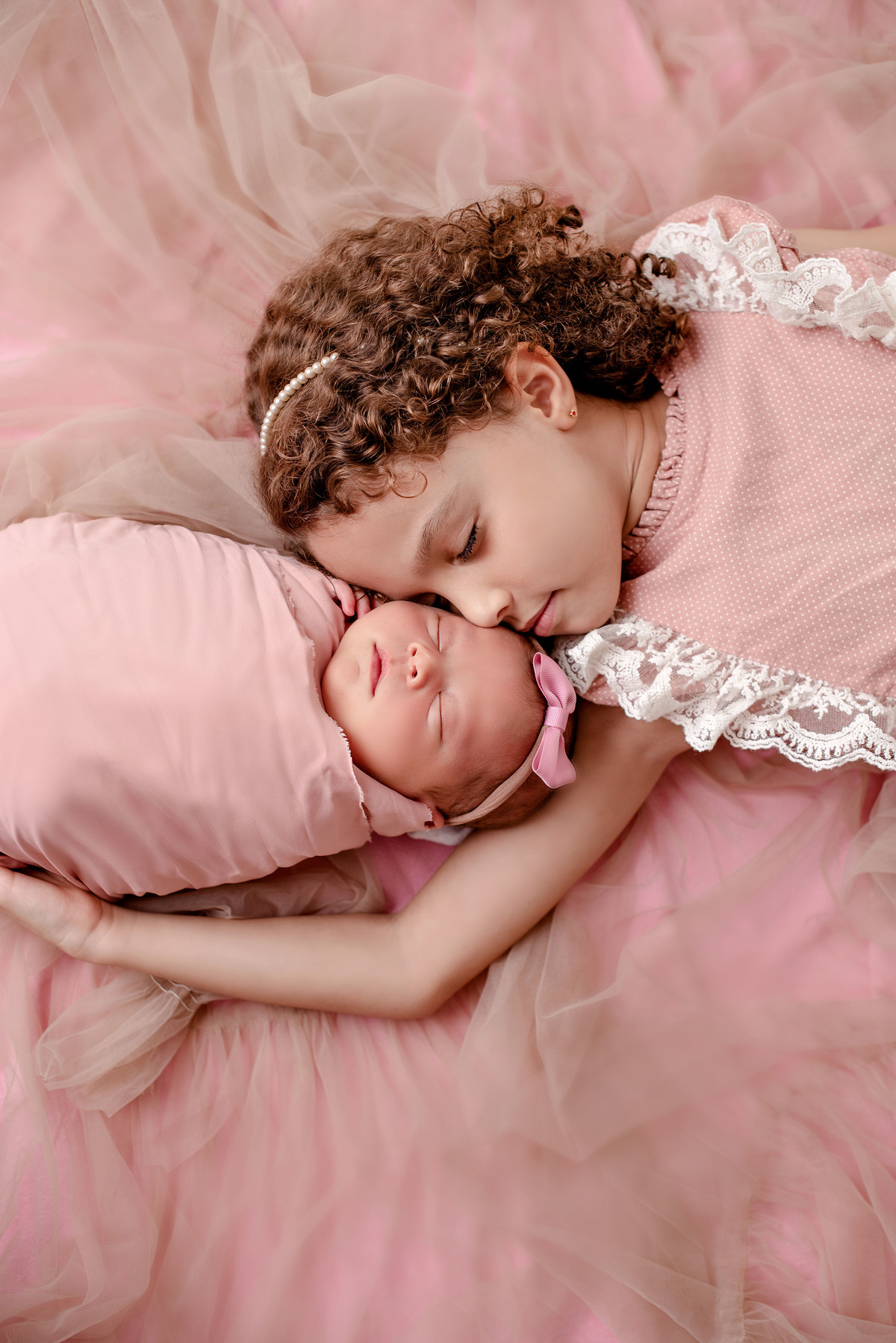 ensaio estúdio, sessão newborn menina. newborn irmãs. Akleine fotografias Imperatriz MA