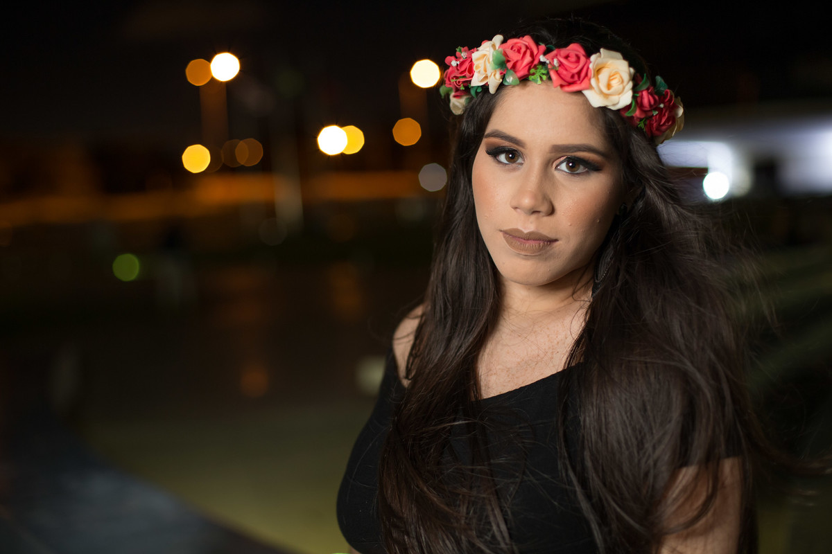 Gabi posando pra foto Estação cabo branco