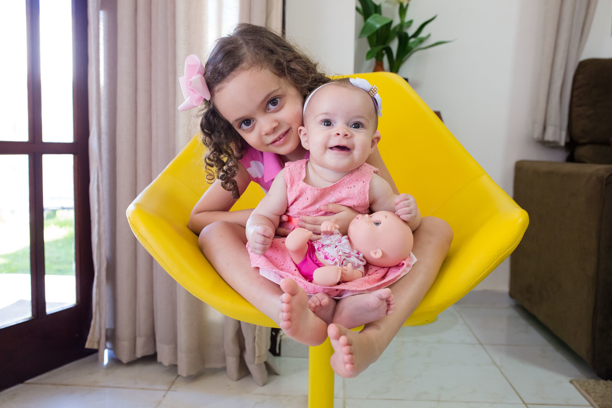 Annie e Lana na cadeira