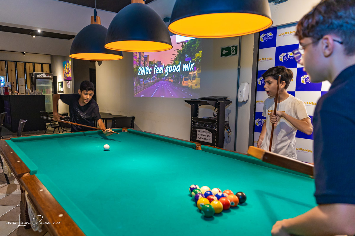 aniversario de 12 anos de menino com amigos em casa de jogo com boliche e sinuca no vem pra mesa gamer center no via direta em natal/rn