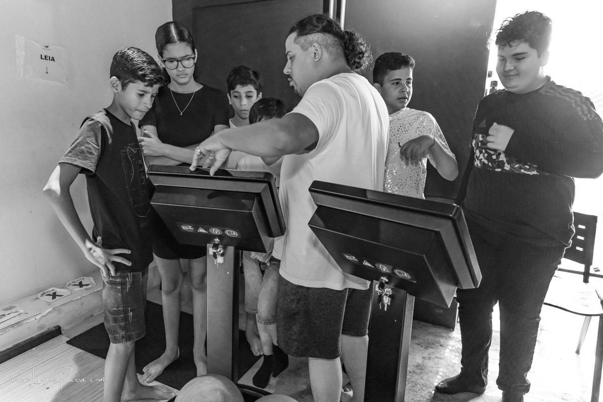 aniversario de 12 anos de menino com amigos em casa de jogo com boliche e sinuca no vem pra mesa gamer center no via direta em natal/rn