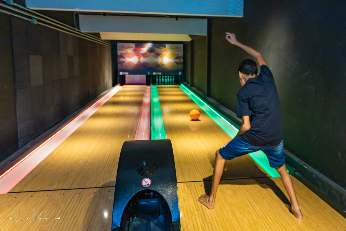 aniversario de 12 anos de menino com amigos em casa de jogo com boliche e sinuca no vem pra mesa gamer center no via direta em natal/rn