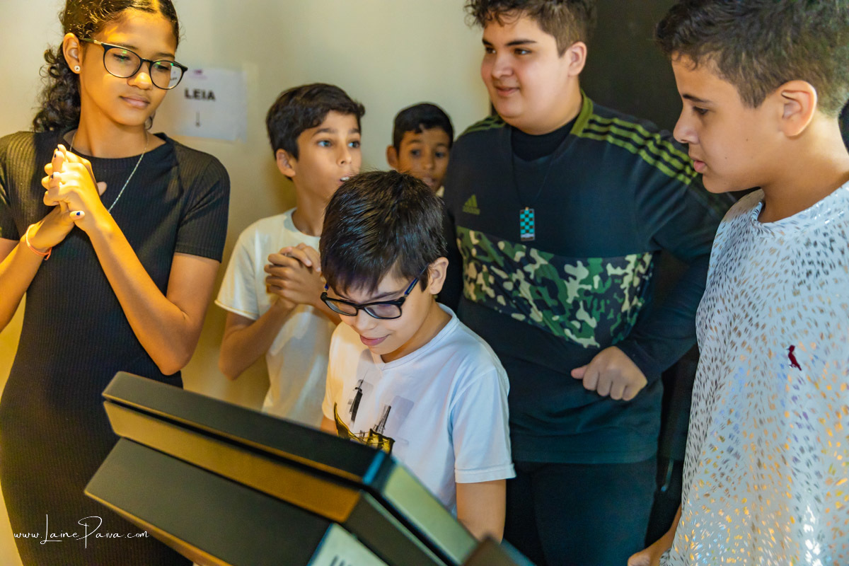 aniversario de 12 anos de menino com amigos em casa de jogo com boliche e sinuca no vem pra mesa gamer center no via direta em natal/rn