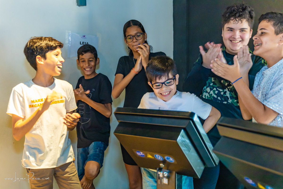 aniversario de 12 anos de menino com amigos em casa de jogo com boliche e sinuca no vem pra mesa gamer center no via direta em natal/rn